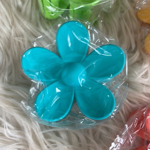 Trendy Y2K vibrant summer flower hair clip claw clip blue orange hair accessory - Picture 8 of 16